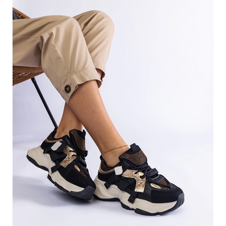 Baskets noires avec empiècements dorés le noir 1