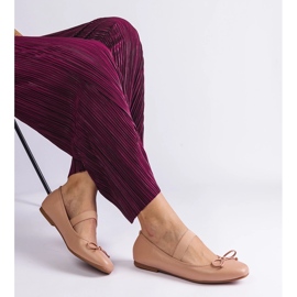 Ballerines beiges avec une bande élastique et un arc décoratif 3