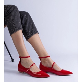 Pompes à plateau rouges avec boucles 2