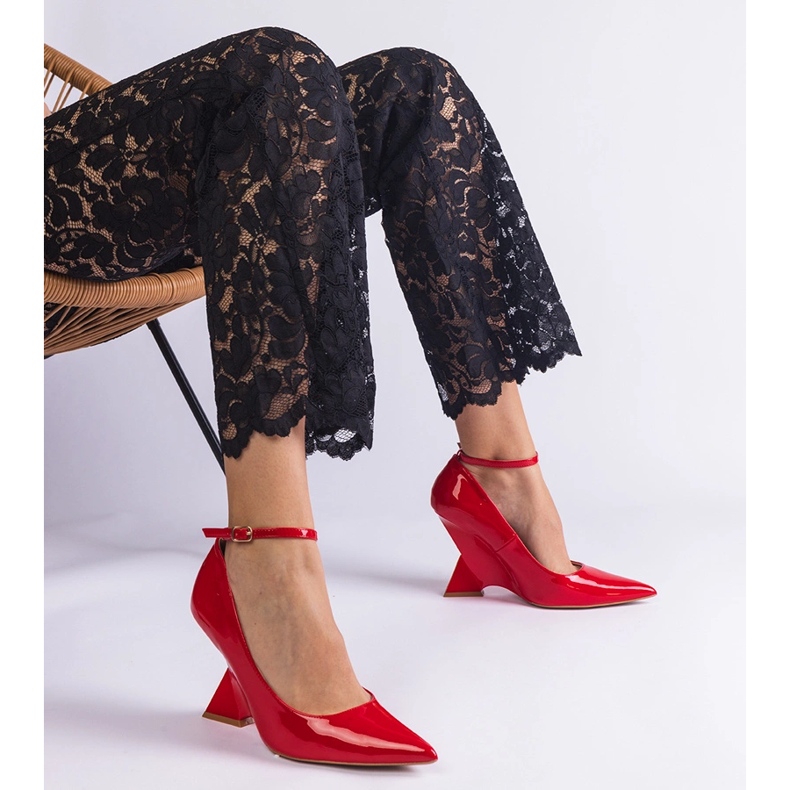 Escarpins compensés vernis rouges 1