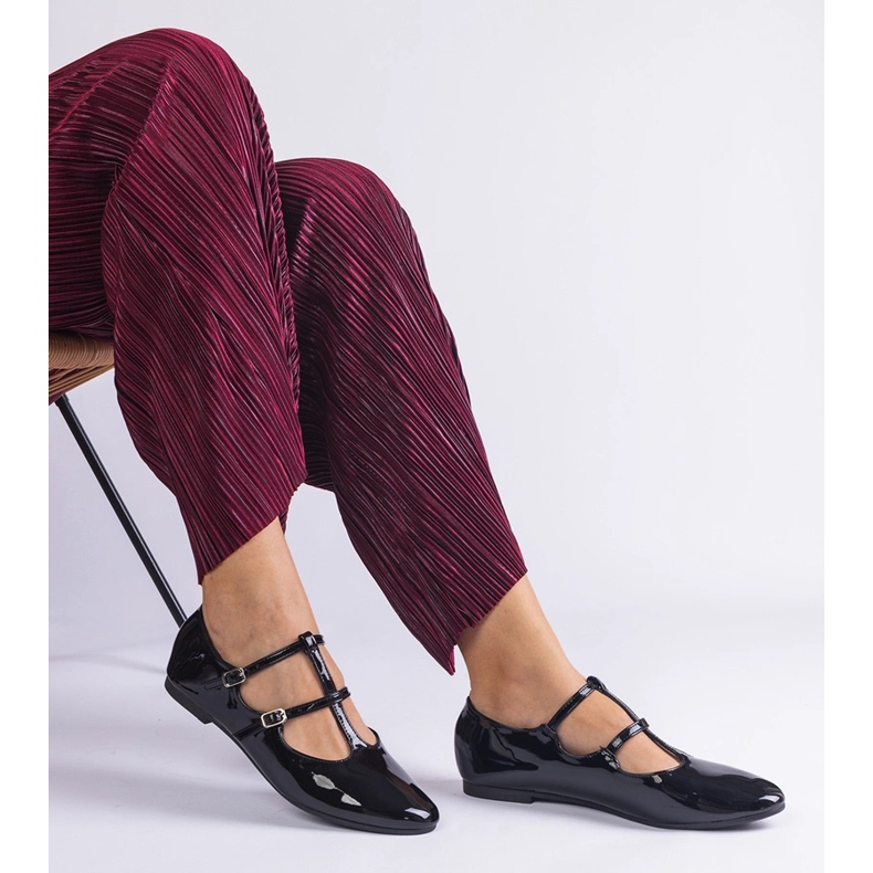 Ballerines vernies noires avec boucle le noir 2
