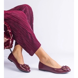 Ballerines bordeaux ornées d'une fleur rouge 3