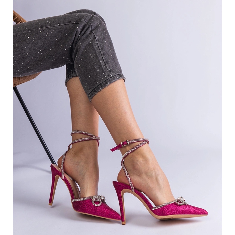 Brocade rose talons hauts avec un arc et des zircons 1