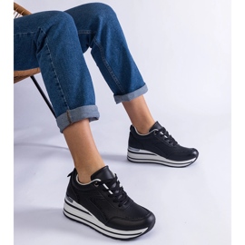 Baskets noires sur la plate-forme décorées de paillettes et une insertion métallique 1