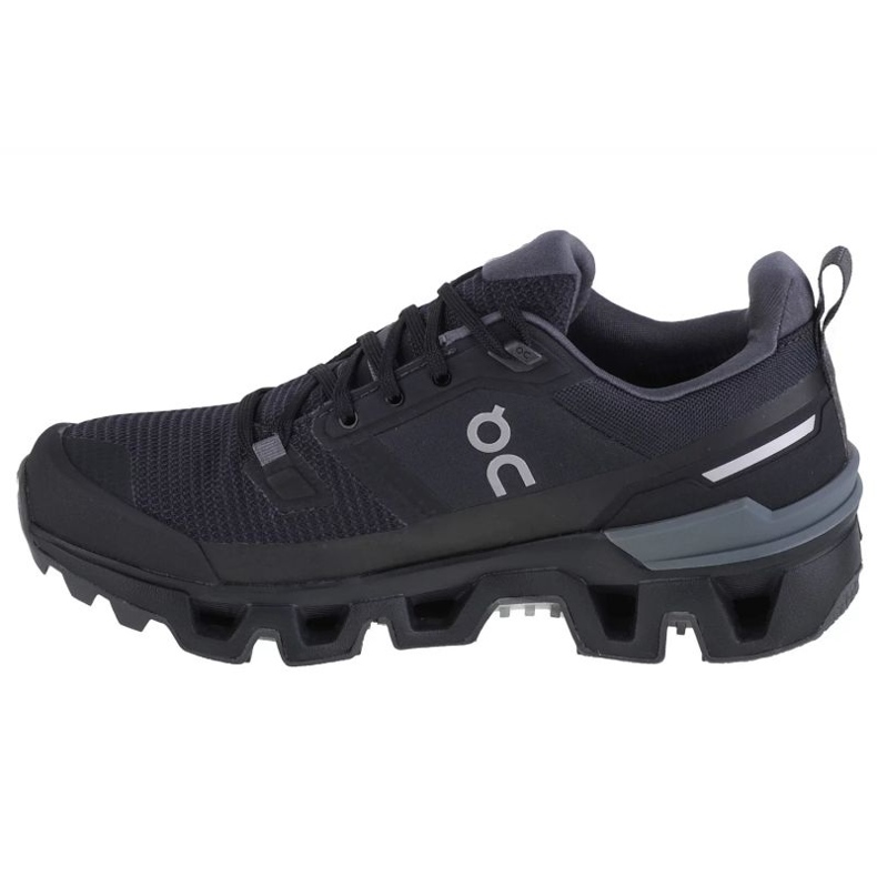 On Running Sur Cloudwander Chaussures imperméables 7398602 le noir 1