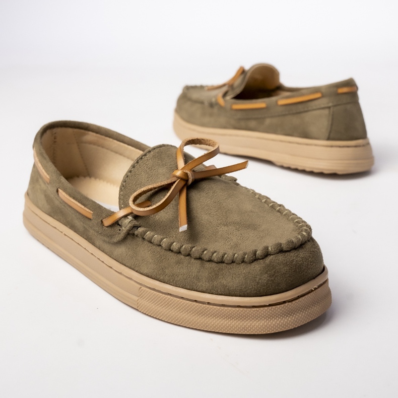 Mandards en daim vert des femmes avec un arc 2