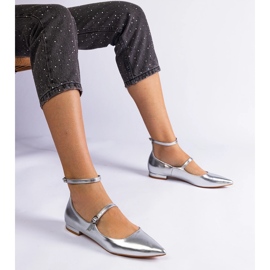 Talons plats argentés avec boucles métalliques 1