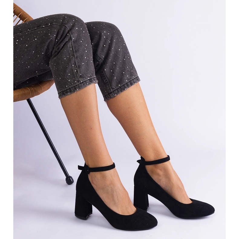 Pompes noires sur le pilier écologique 2