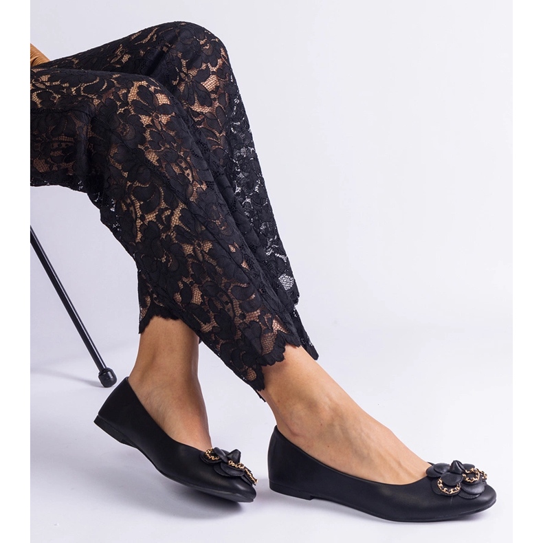 Ballerines noires décorées d'une fleur le noir 2