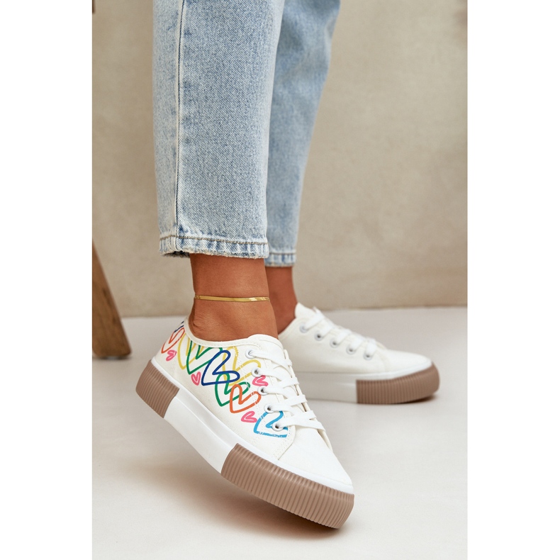 Sneakers pour femmes dans des coeurs blancs blanche 2 Sneakers pour femmes dans des coeurs blancs blanche 2