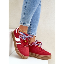 Baskets pour femmes avec épingles rouges 2