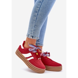 Baskets pour femmes avec épingles rouges 1