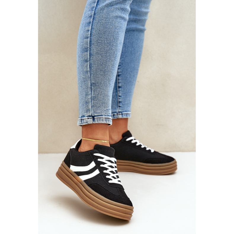 Baskets élégantes sur la plate-forme en noir et blanc 2