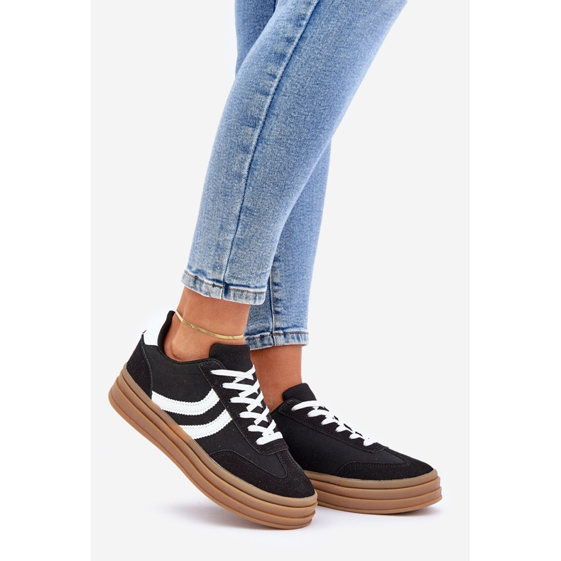 Baskets élégantes sur la plate-forme en noir et blanc 1