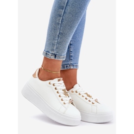 Baskets en cuir eco avec épingles blanches et or 1