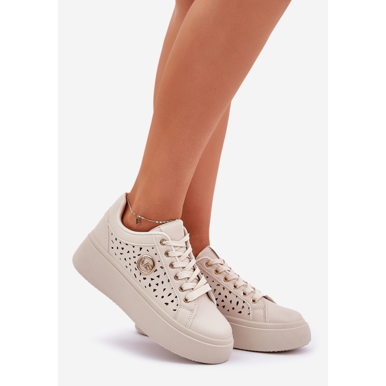 Baskets ouvertes avec des détails dorés beige 1