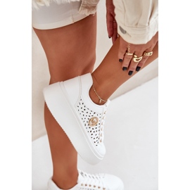Baskets ouvertes avec un détail doré blanc blanche 7