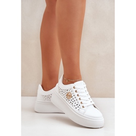 Baskets ouvertes avec un détail doré blanc blanche 8