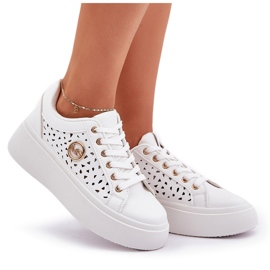 Baskets ouvertes avec un détail doré blanc blanche 12