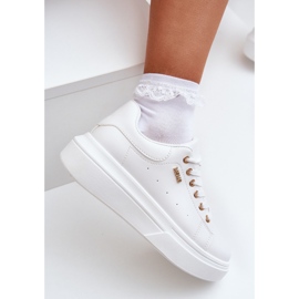Baskets féminines sur la plate-forme eco en cuir blanc blanche 2 Baskets féminines sur la plate-forme eco en cuir blanc blanche 2