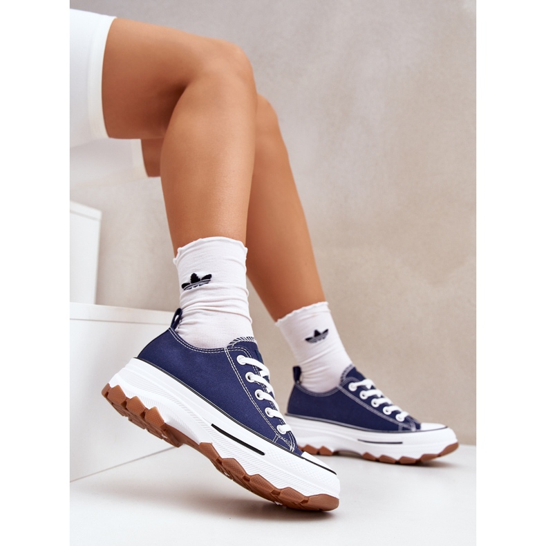 News Baskets féminines basses sur la plate-forme bleu marine 2