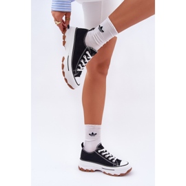 News Baskets féminines basses sur la plate-forme noire 2