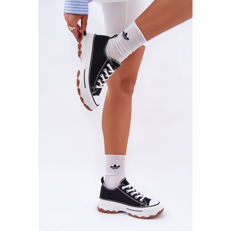 News Baskets féminines basses sur la plate-forme noire 2