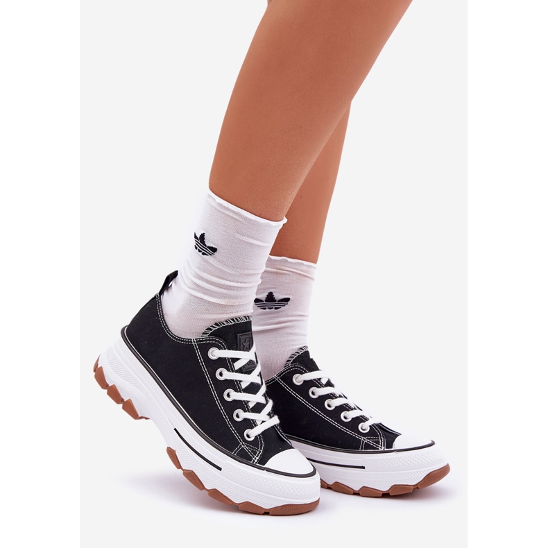 News Baskets féminines basses sur la plate-forme noire 1