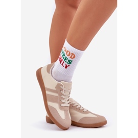 Baskets féminines basses avec beige en cuir écologique 1