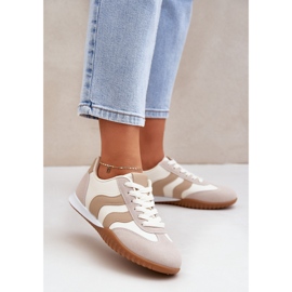 Baskets féminines classiques avec beige en cuir écologique 2 Baskets féminines classiques avec beige en cuir écologique 2