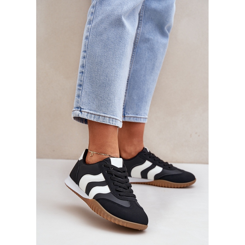 Baskets féminines classiques avec cuir noir en cuir écologique le noir 2