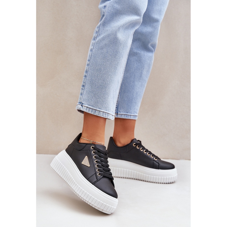 Baskets élégantes sur une énorme plate-forme en noir et blanc 2