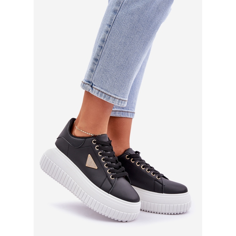 Baskets élégantes sur une énorme plate-forme en noir et blanc le noir 1