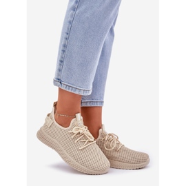 Slip pour femmes -Up dans les chaussures de sport beige 1