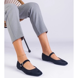 Ballerines noires avec une ceinture et un nez carré 1