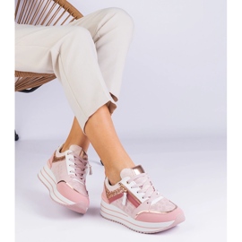 Baskets sportives roses sur la plate-forme décorées de paillettes 1 Baskets sportives roses sur la plate-forme décorées de paillettes 1