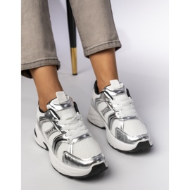 Baskets en argent pour femmes sur la plate-forme 2