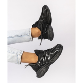Baskets noires pour femmes sur la plate-forme 2