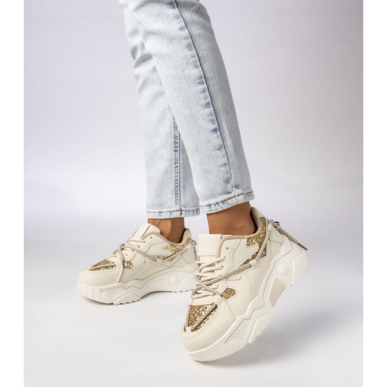 Baskets sportives féminines beige-or 1 Baskets sportives féminines beige-or 1