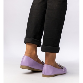 Les mocassins pour femmes avec un ornement violet 1 Les mocassins pour femmes avec un ornement violet 1