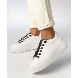 Baskets sportives blanches et blanches féminines 1 Baskets sportives blanches et blanches féminines 1