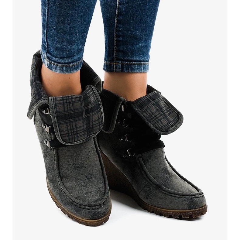 Sandales compensées en cuir pour femmes confortables avec une décoration élégante beige 1