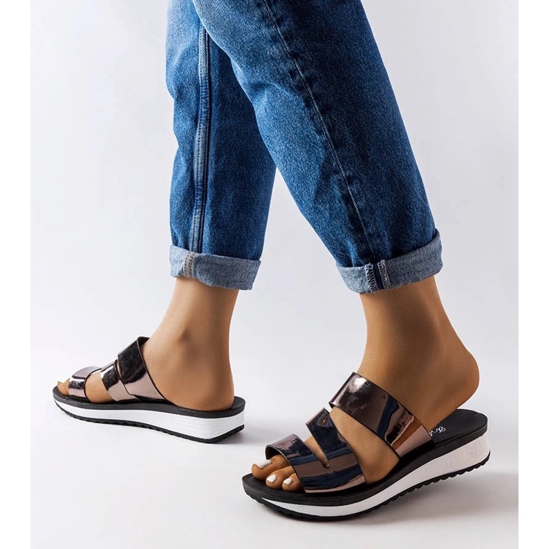 Mocassins femme en cuir noir à semelle épaisse 1