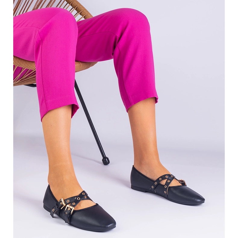 Ballerines noires en écotare décorée de boucles 1