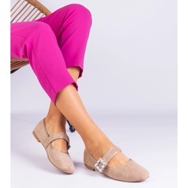 Ballerines beiges décorées d'une boucle avec des cristaux 2
