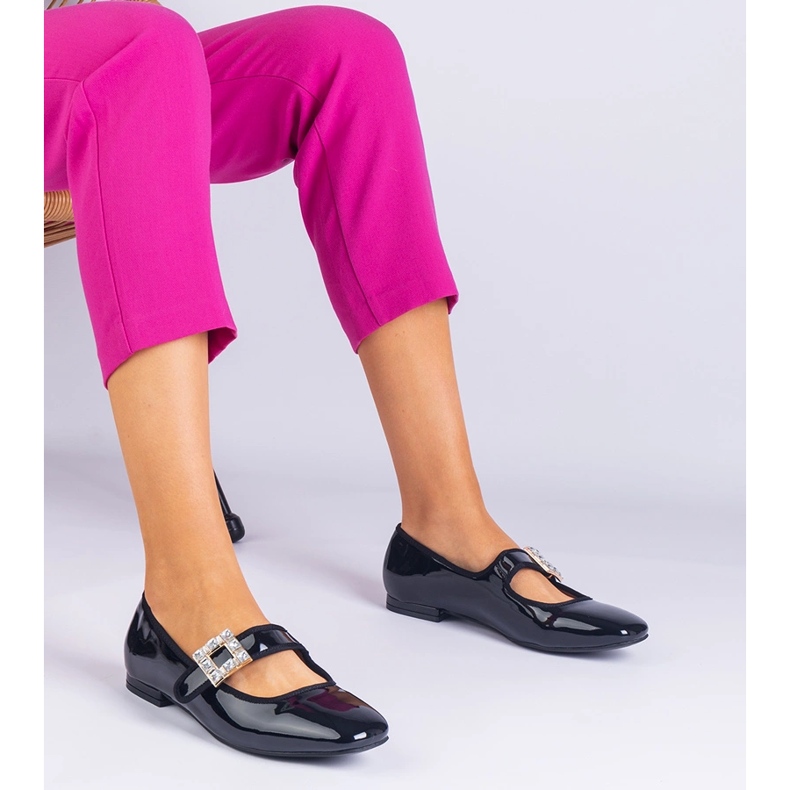 Ballerines vernites noires décorées d'une boucle le noir 1