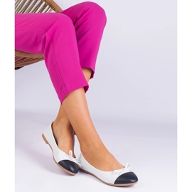 Ballerines blanches avec un arc et un nez noir 3