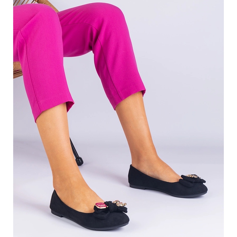 Ballerines classiques noires avec un arc le noir 1