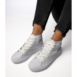 Baskets féminines blanches classiques 1