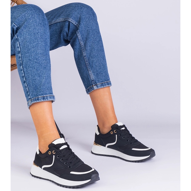 Baskets pour femmes noires avec une insertion d'or le noir 1